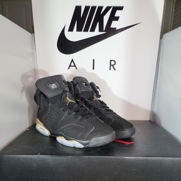Size 4 - Jordan 6 Retro Defining Moments 2020.  - Fits Men Size 4 children size - Picture 1 of 12